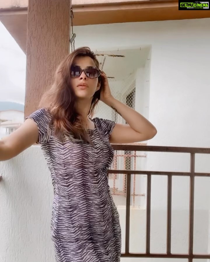 Madhuurima Instagram - ππππ Wearing @stellelaza_ #video #fashion #style #styleicon #stylo #prints #printsandpatterns #explore #nyrabanerjee #instagood #instagram #instamood @instagram #insta #instadaily #instafashion #art #bollywood
