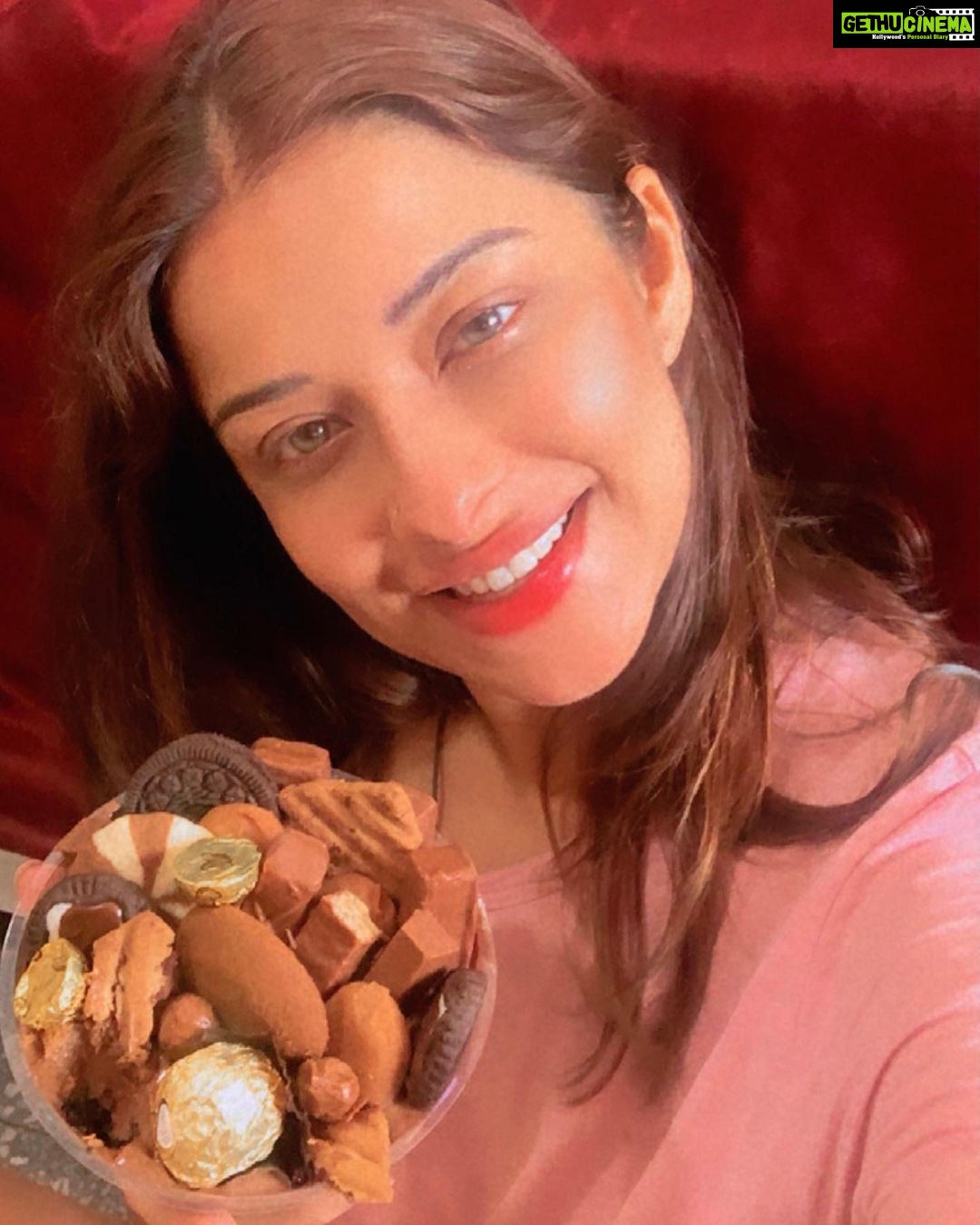 Madhuurima Instagram - Want some chocolate bowl π»π» Thank u S @bakingblunders.since2007 loved it. #chocolatecake #chocolate #choreo #chocolatelover #chocolatelover #chocolatebouquet #chocolatebowl #cute #explore #picoftheday #pretty
