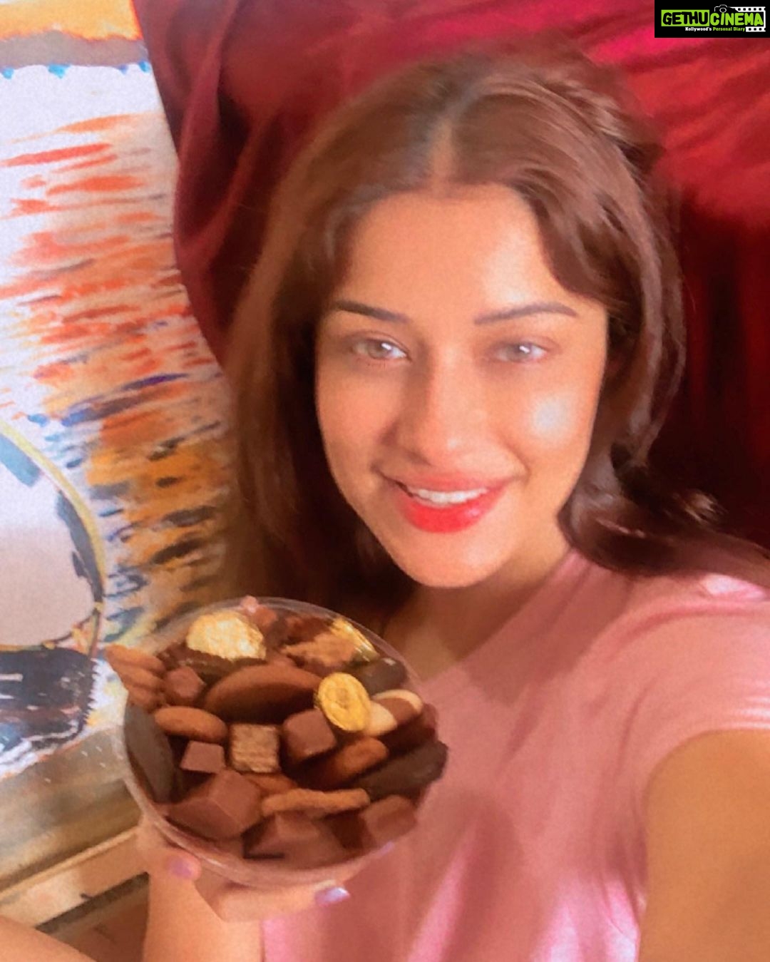 Madhuurima Instagram - Want some chocolate bowl π»π» Thank u S @bakingblunders.since2007 loved it. #chocolatecake #chocolate #choreo #chocolatelover #chocolatelover #chocolatebouquet #chocolatebowl #cute #explore #picoftheday #pretty