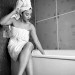 Madhuurima Instagram - 😍😍😍 Shot by @vaibhavk003 @artistry_lenses #bathtub #bathtime #photography #picoftheday #picoftheweek #picofday #black #blackandwhite #blackandwhitephotography #explore #nyrabanerjee