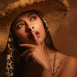 Madhuurima Instagram - Is that how I look when m thinking ??? Shot by @akshayrathodphotography #thoughts #thoughtoftheday #hollywood #bollywood #sunset #hats #sunsetphotography #sunsetlover #beauty #urbanart #conceptart