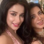 Madhuurima Instagram - #bride #bridesmaids @nehaadhvikmahajan @ishneet_94 @sana_sayyad29 @imzi995 😍😍😍😍. #wedding #weddingdress #love #togetherness #forever Wearing @the_adhya_designer @jewelrybyadhya