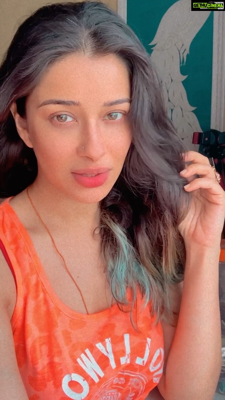 Madhuurima Instagram - Make your reels on my music video and get a chance to show up on my story 💝💝💝. @actoraslamkhanwow @jyoticatangri @Saurabhrshah @Kirthirai @zeemusiccompany @paparazzicloset @jivikasetpal