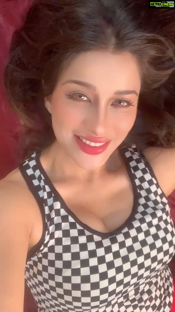 Madhuurima Instagram - Sleepy head #iloveyou #sleepyhead #trending #trendsetter #explorepage #explore #reels #reelsinstagram