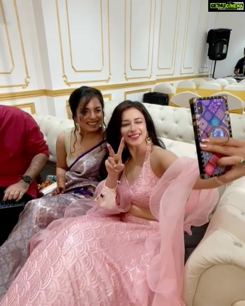 Madhuurima Instagram - The wedding bliss 💋💋💋 @nehaadhvikmahajan @ishneet_94 @habibaansari #funnyvideos #fun #crazy #masti #girlgang #beautifulgirls #prettygirls #prettyface #pinky