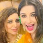 Madhuurima Instagram - Meri behen ki shaadi hai yaaaro 😍😍😍. @sana_sayyad29 with sweet @imzi995 💝. #haldiceremony Wearing @drzya_ridhisuri 👗 @nehaadhvikmahajan @adhvik_official @ishneet_94
