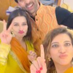 Madhuurima Instagram - Meri behen ki shaadi hai yaaaro 😍😍😍. @sana_sayyad29 with sweet @imzi995 💝. #haldiceremony Wearing @drzya_ridhisuri 👗 @nehaadhvikmahajan @adhvik_official @ishneet_94