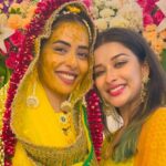 Madhuurima Instagram - Meri behen ki shaadi hai yaaaro 😍😍😍. @sana_sayyad29 with sweet @imzi995 💝. #haldiceremony Wearing @drzya_ridhisuri 👗 @nehaadhvikmahajan @adhvik_official @ishneet_94