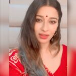 Madhuurima Instagram - #covid times ke liye ek choti se #shayari by #gulzar sahab. #poems #poem #poemsofinstagram #poemoftheday #nyrabanerjee #video #explore #musings #thoughts #red #saree #indian #traditional #gharperaho #gharpebaitho
