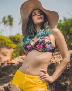 Madhuurima Instagram - Sablog Goa mei hai. Only I have to be in the mood 😂😂😂. Goa memories shot by @rawfotographyseries . For exclusive videos follow me on @officialjoshapp #goadiaries vacaymood #summervibes #beach #instadaily #instagram #instagood #instalike #instamood #instamoment