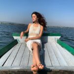 Madhuurima Instagram - Zindagi lambi Nahi , achi honi chahiye. #peace #pictureoftheday #mood #moodoftheday #water #river #heaven #explore #instagood #instagram #instadaily #instalike