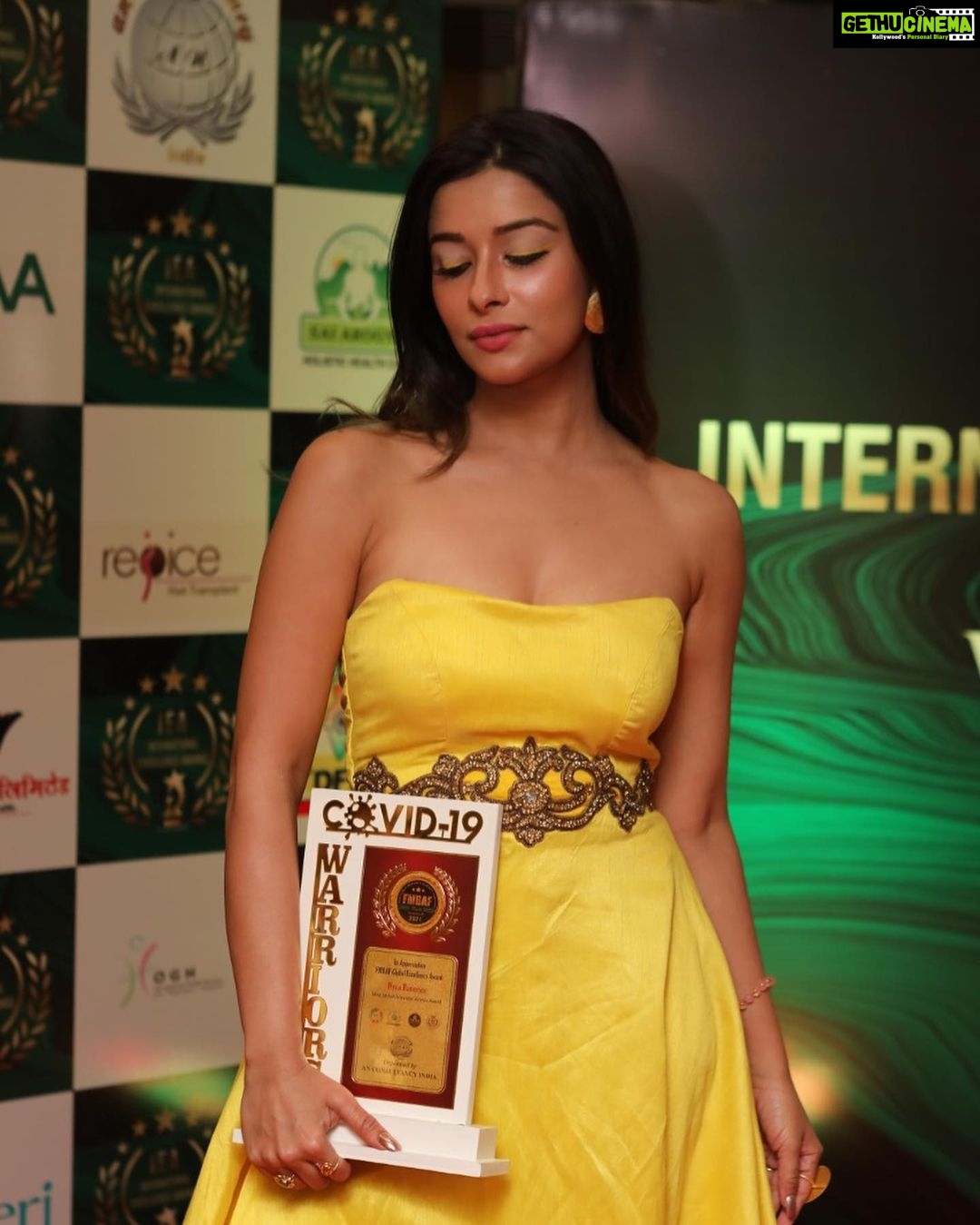 Madhuurima Instagram - Happy faces always ❤️❤️ HEALTH AROGYA AWARDS with M/S DIPLOMATIC MISSION IN ASSOCIATION on 9th April,2021 WORLD HEALTH DAY(WHO) at THE HOTEL GRAND PENINSULA 2021 Thank you the Organiser and Founder Dr.Anil Nair For Felicitating me GLOBAL ARTIST MANAGERS :@ssongerwala @quresh2018 @an.india.international @asphotography_official @archanakochharofficial