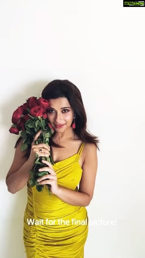 Madhuurima Instagram - Love flowers ❤️ Thanks @arindamsikdarphotography for capturing me so well 🤗