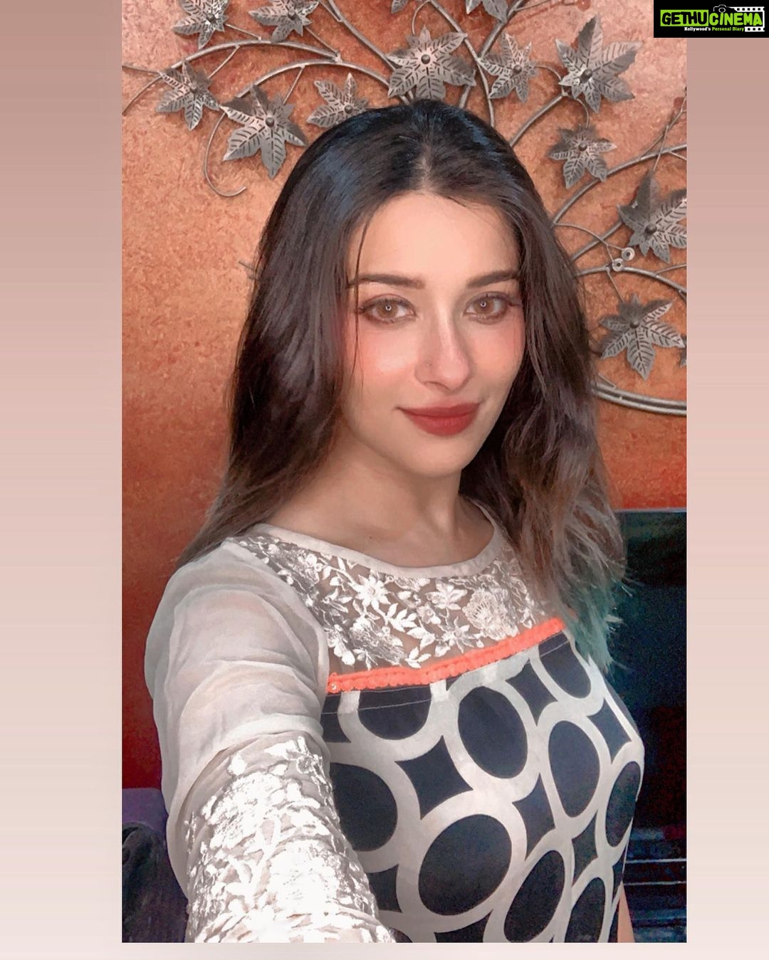 Madhuurima Instagram - 🥰🥰🥰🥰🥰🥰. My today’s mood ❤️❤️ #pretty #cute #indian #love #gratitude #instagram #explore #instalike #instamood #instadaily