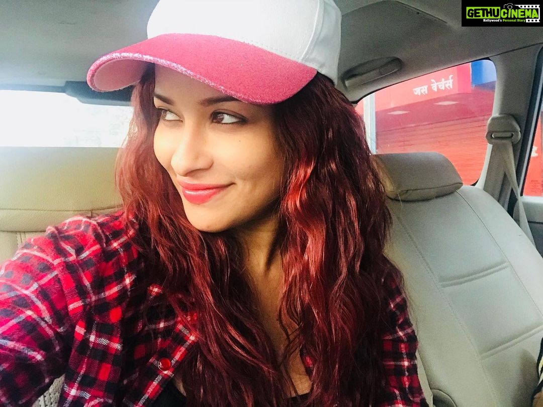 Madhuurima Instagram - Throwback hai. Miss me red hair days. Suggest me a new hair colour 🥰🥰 #throwback #throwbackmemories #tuesday #tuesdayvibes #tuesdaymotivation #red #redhair #explore #nyrabanerjee #instadaily #instagram #instagood #insta #instalike #instamood