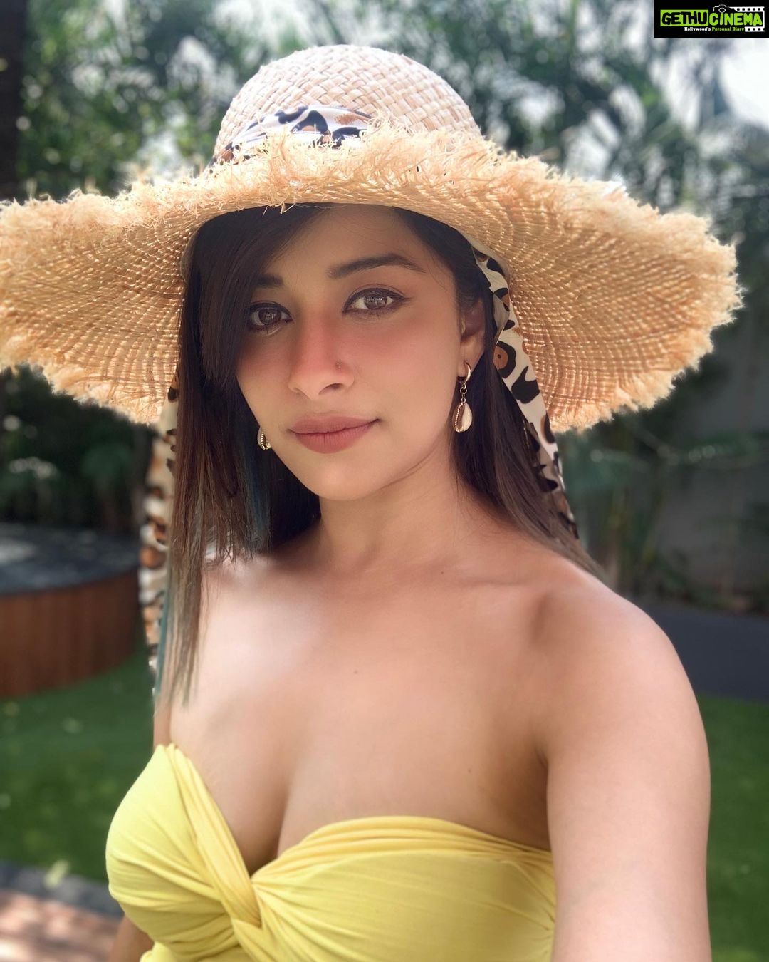 Madhuurima Instagram - Ek toh mei pyaari. Uper se achi dil ke bhi 😍😌 #cute #pretty #beauty #explore #evening #picoftheday #instadaily #instagood #instagram #instapic #instamood #yellow