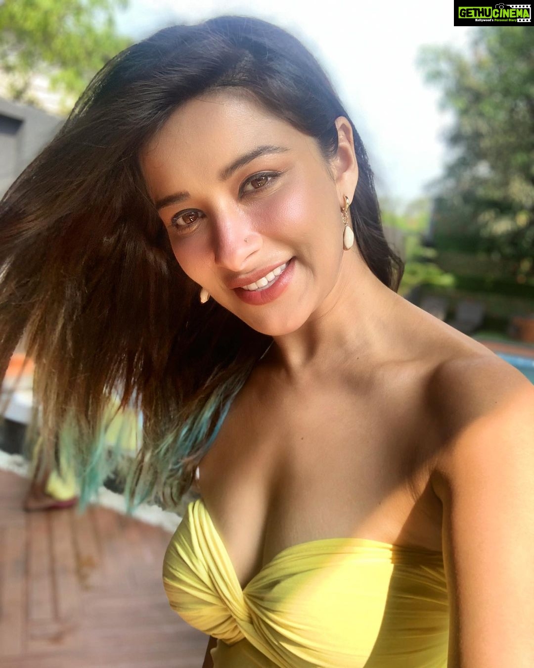 Madhuurima Instagram - Smile!! Because ur worth it ❤️ For exclusive videos follow me on @officialjoshapp #smile #smilemore #love #loveyourself #loveyou #loveislove #lover #lovewins #loveit #lifestyle #lifeisbeautiful #lifeisgood #lifegoals #gratitude #nyrabanerjee #explore #instadaily #instagram #instalike #instamood #insta #insta