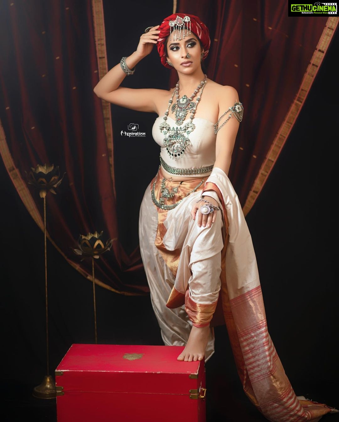 Madhuurima Instagram - This look is created using Offwhite pure silk with Red and Gold Jari Maheshwari Saree draped as dhoti paired with stapless corset top. The turban is made of red cotton silk Maheshwari fabric to complete the look #handwoven #weavesofIndia Maheshwar in Madhya Pradesh has been a centre of handloom weaving since the 5th century and the home of one of India's finest handloom fabric traditions. Please start including handwovens in your wardrobe... together we can make a difference to the artisan communities.. We all can put efforts to promote handloom products and support our handloom weavers. Design and Styling @mrunmayiavachat location & Outfit @nikayifashionstudio Makeup:Twinkley stars above Beautiful Drk eyes, Bright Lit Face & Nude Matte lips. Beautiful worries queen makeover for goureus @nyra_banerjee Mokever by @makeupartisthemal Draping and photography @mspiration_lakshmiwankhede This entire look was conceptualized keeping a warrior in mind and who better than nyra to portray it... Silver jewellery by @amoudinii #Sareelove #sarees #sareesofinstagram #offwhite #iwearhandloom #supportlocalartisans #vocalforlocal #handcrafted #handmade #authentic #fairprice #Bridal #Wedding #Festivevibes #ethnic #sareephotography #fashion #Red #indianwear #festive #saveourweaves #warrior #warrior princess #turban #womenwithturban #indianprincess #indianwarriorprincess