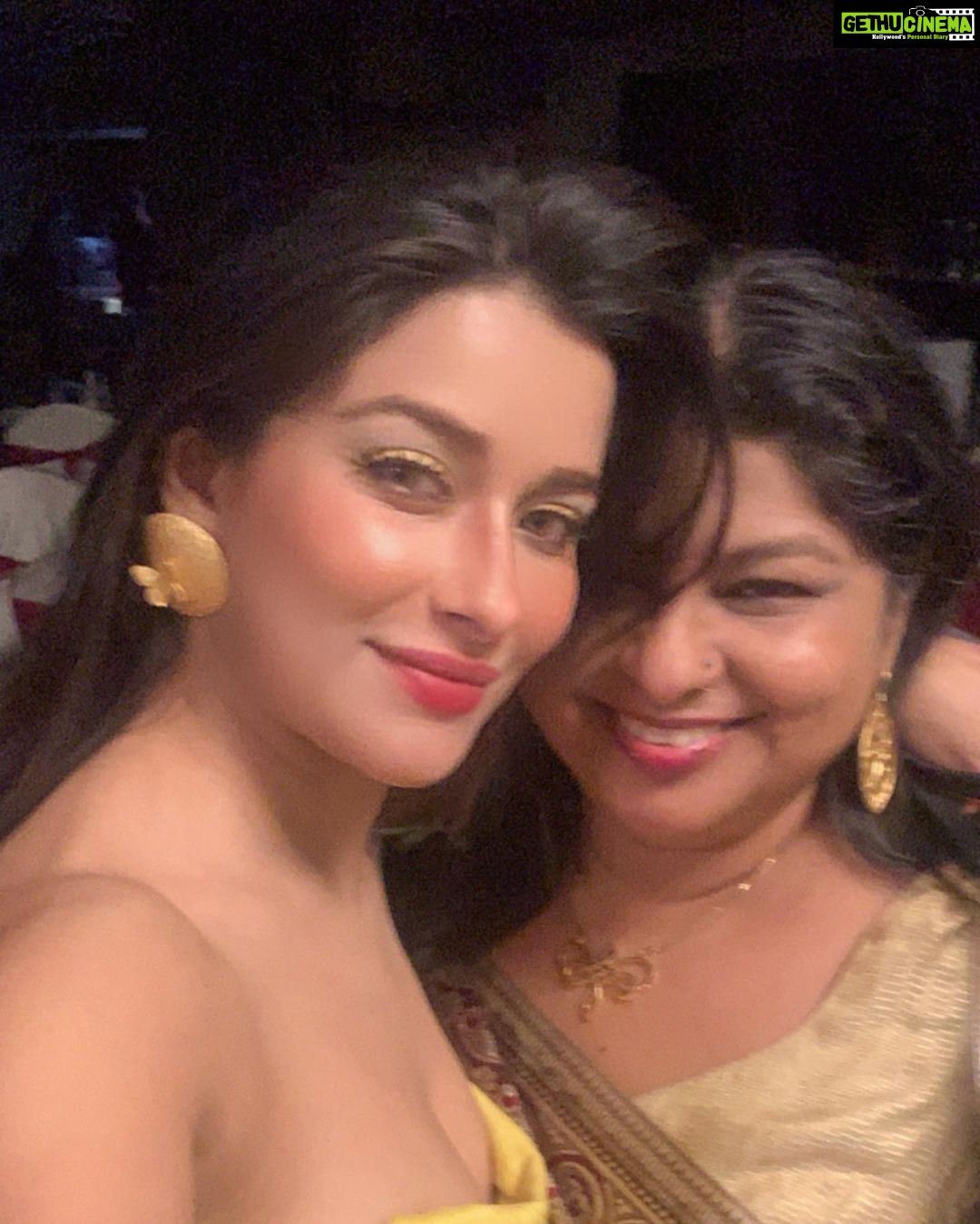 Madhuurima Instagram - Happy faces always ❤️❤️ HEALTH AROGYA AWARDS with M/S DIPLOMATIC MISSION IN ASSOCIATION on 9th April,2021 WORLD HEALTH DAY(WHO) at THE HOTEL GRAND PENINSULA 2021 Thank you the Organiser and Founder Dr.Anil Nair For Felicitating me GLOBAL ARTIST MANAGERS :@ssongerwala @quresh2018 @an.india.international @asphotography_official @archanakochharofficial
