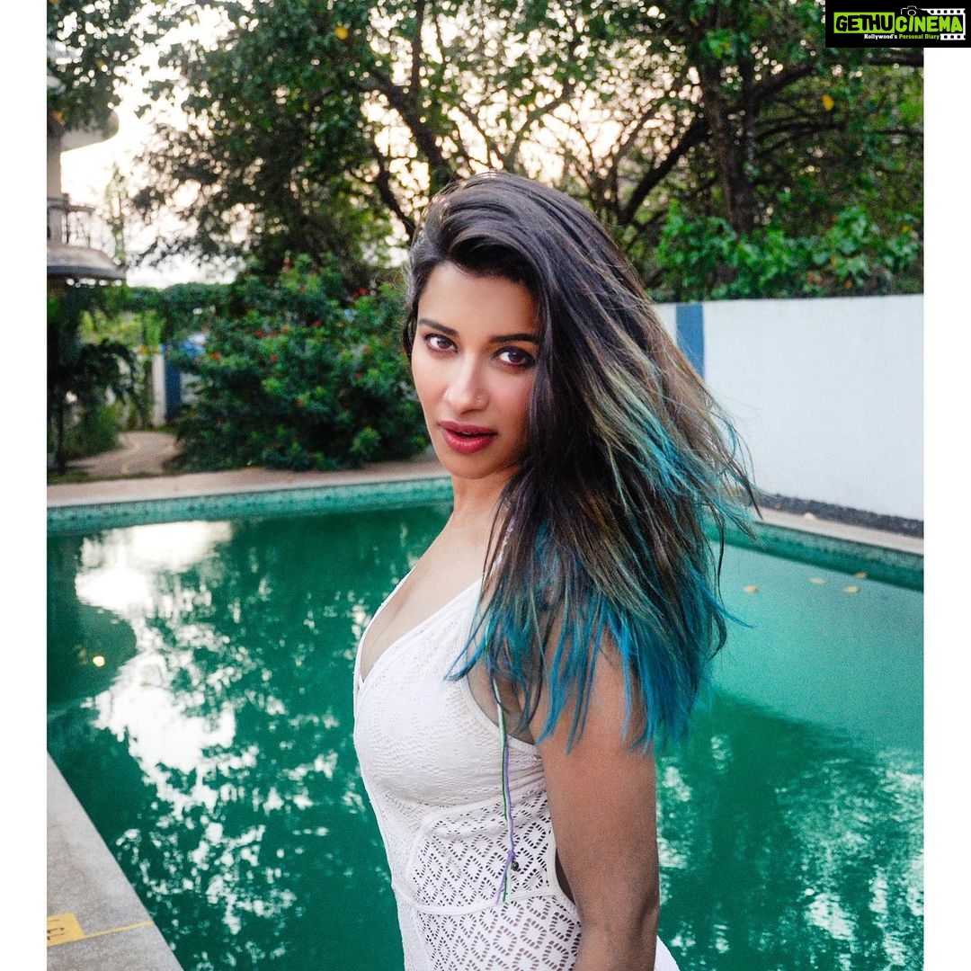 Madhuurima Instagram - Itβs like , did u jus say something that I didnot expect u to ππ Shot by @shazzalamphotography #explore #exploremore #white #pool #poolparty #poolside #nature #naturephotography #naturelover #nyrabanerjee #goa #throwback