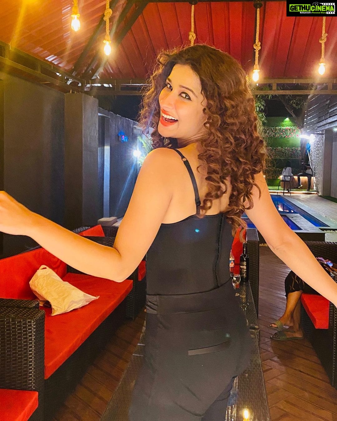 Madhuurima Instagram - Joy joy joy my life is full of joy ππππ #joy #happy #black #vibrant #colours #beauty #happiness #bubbly #nyrabanerjee #explore #instadaily #instagram #instagood #instalike #instamood #instaphoto