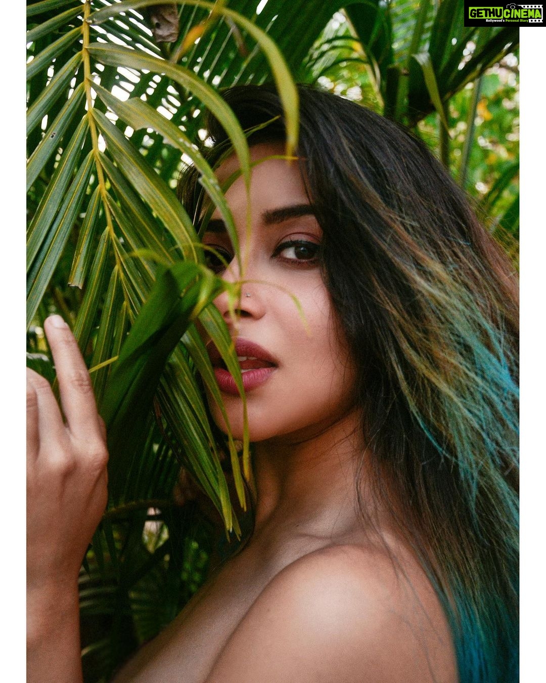 Madhuurima Instagram - Greens in my life ❤️ the heart chakra colour 💚 shot by @shazzalamphotography #goa #vacay #explore #nyrabanerjee #beauty #indian #instagood #instagram #instadaily #instalike #instamood