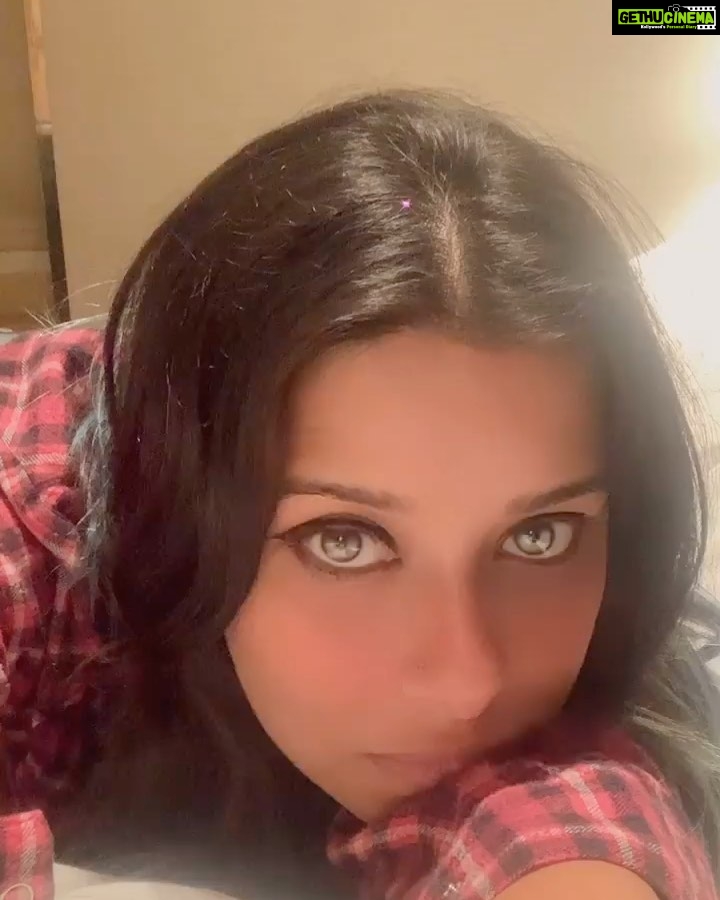 Madhuurima Instagram - Can u guess mujhe hai kiss cheez ka interzaarđ