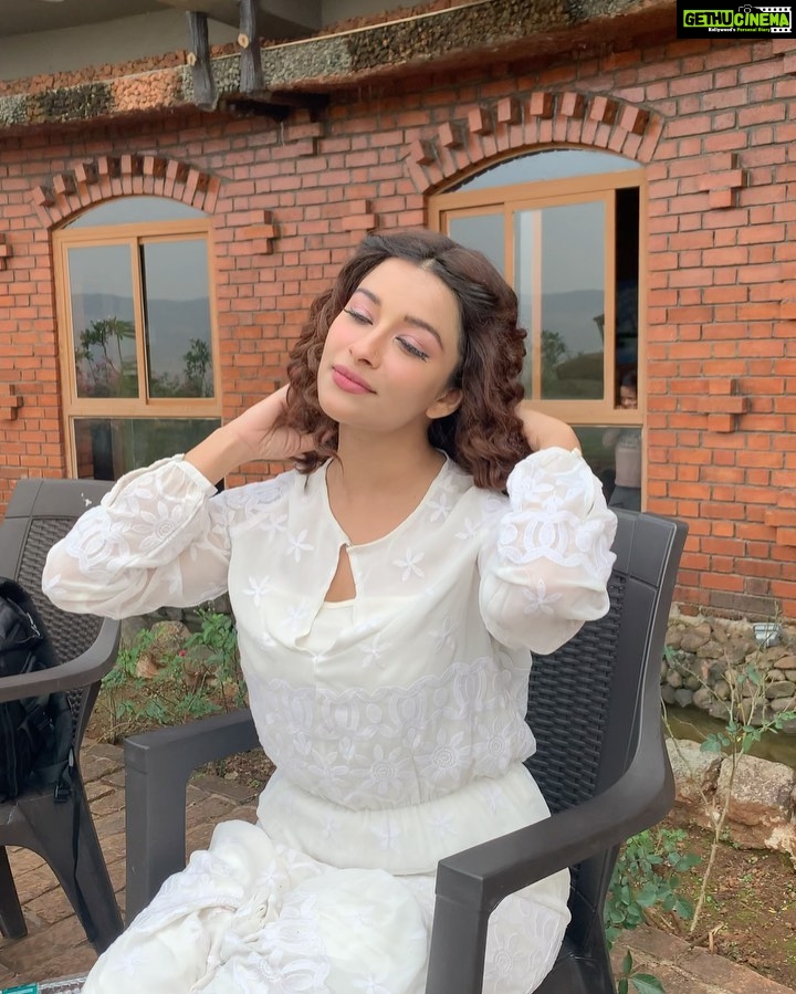 Madhuurima Instagram - When u are the DOP’s fav!! #drone #dronephotography #shooting #actor #white #nyrabanerjee #vintage #somethingnew #love #gratitude