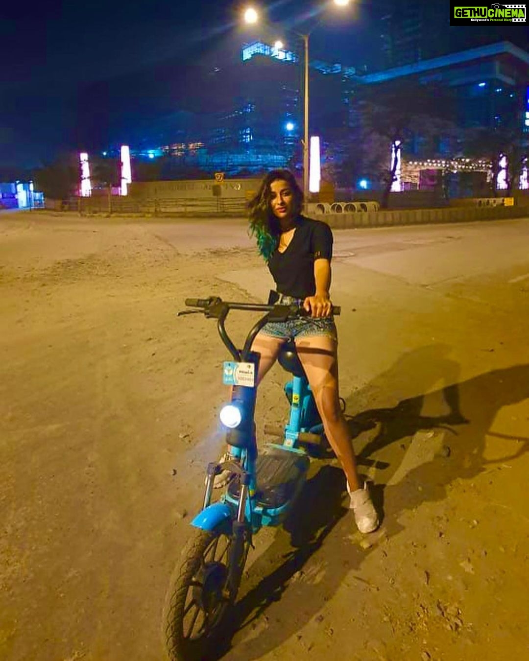 Madhuurima Instagram - Riding my worries away 😛😛😛 #ride #rideit #free #freedom #passion #life #bandra