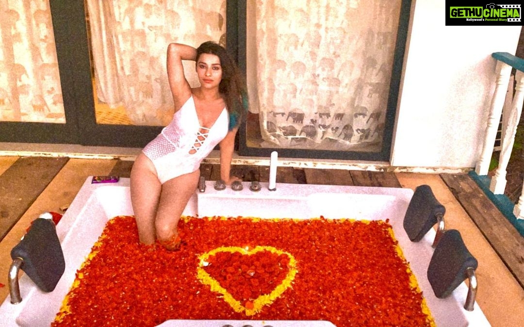 Madhuurima Instagram - And today is rose day. 🥰🥰🥰 @thecapegoa thanks for the lovely experience. Shot by @rawfotographyseries #rose #roseday #loveday #love #pyaar #ishq #mohabbat #life #beauty #paradise #goa #goal The Cape Goa