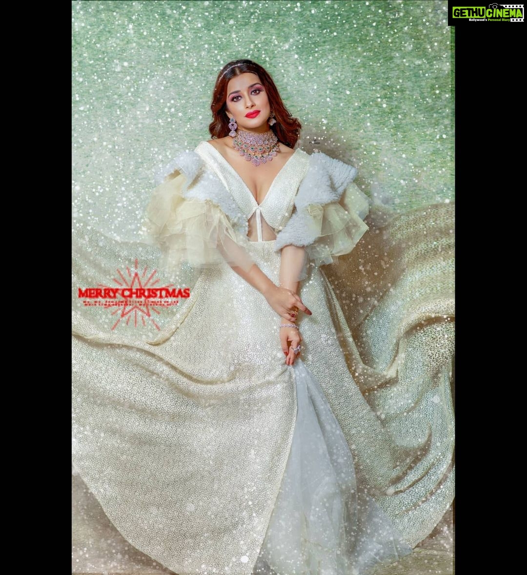 Madhuurima Instagram - Merry Christmas.....feel the vibe.. .. Muse - @nyra_banerjee MUA - @makeupartisthemal Captured By - @mspiration_lakshmiwankhede Styling by @lakshmiwankhede Jewellery - @rreizojewels Outfit - @the_o.f.u @godoxindiaofficial @nikonindiaofficial @nikond850official (These image belongs to M'spiration - Inspiring Memories, retouching or unauthorized copying is strictly prohibited. No images to be used with out our prior permission. Thank you!) . . . You can connect with us for your Photography needs by calling us at 9867590788 or mail us at wankhedelakshmi@gmail.com #beauty #fashion #fashionista #whitegown #beautyportraits #fashionphotography #gowns #whiteisbeautiful #western #white #celebrity #nyrafanclub #nyrabanerjee #nyrangers #nyraians #nyrabanerjee❤️ #nyrabanerjeefan Mulund West
