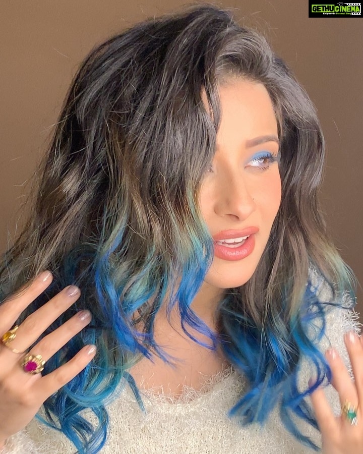 Madhuurima Instagram - Omg good news looking at me 🤤🤤🥰 #pretty #prettygirls #savage #blue #blueeyes #winterfashion #winter #celebration #celebrity #nyrabanerjee #love #instadaily #instagram #instadaily #instalike #instamood