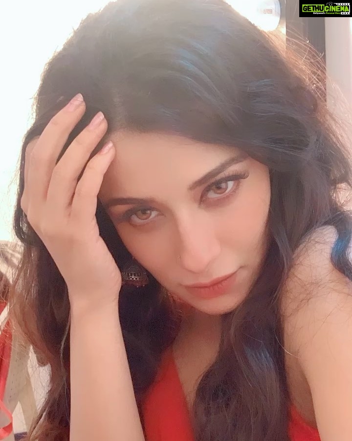 Madhuurima Instagram - Eise expressions hote hai when you are bored waiting for your shot. #helllojee #nyrabanerjee #explore #babe #bts #timepass #madness #crazygirl #boy 💋 @altbalaji @ektarkapoor