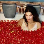 Madhuurima Instagram - And today is rose day. 🥰🥰🥰 @thecapegoa thanks for the lovely experience. Shot by @rawfotographyseries #rose #roseday #loveday #love #pyaar #ishq #mohabbat #life #beauty #paradise #goa #goal The Cape Goa
