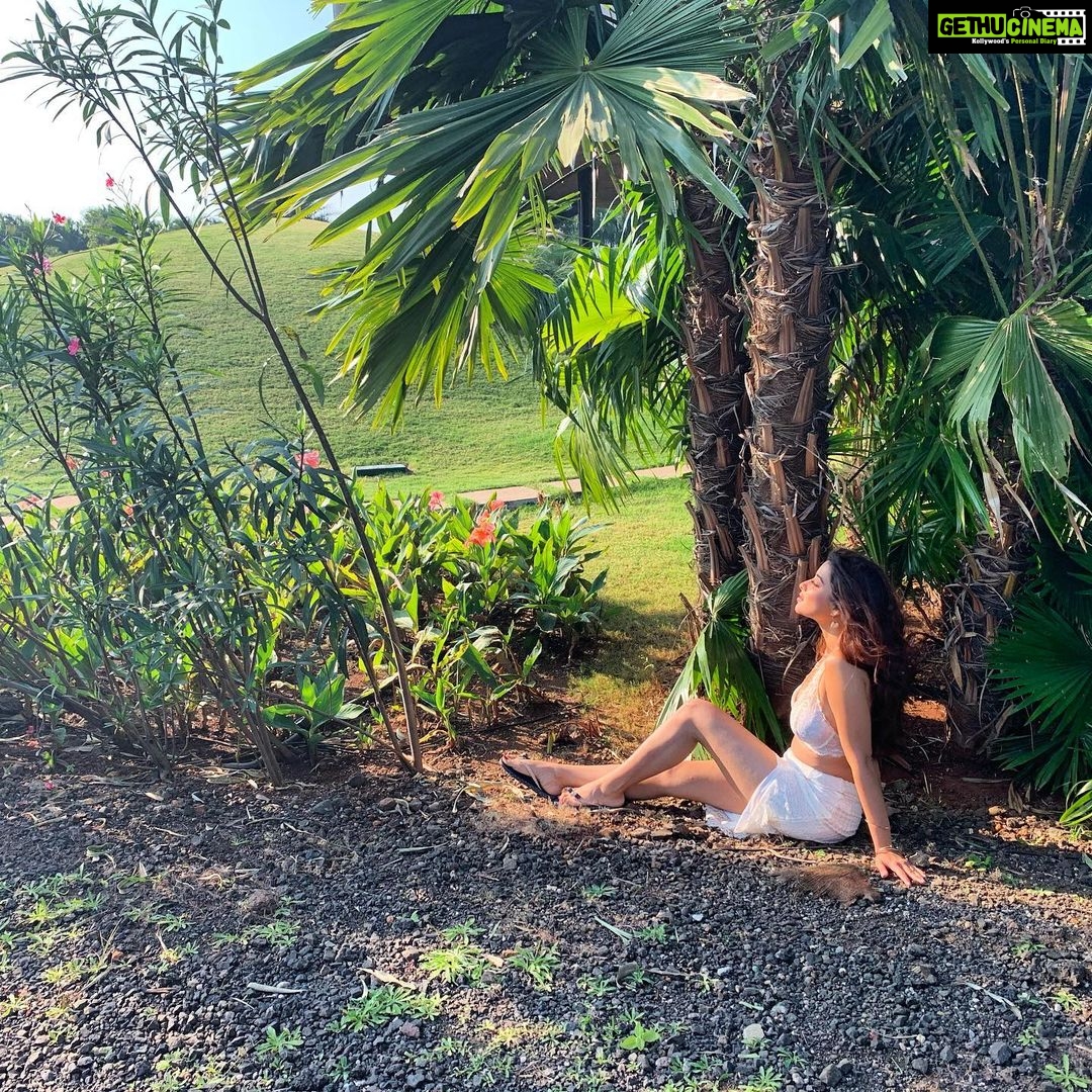 Madhuurima Instagram - Gooooooooood mooooooorning everyone ❤️❤️❤️❤️❤️ #goodmorning #morningvibes #morningmotivation #morningmood #sun #sunbeam #shining #sunday #sundayvibes #sundayfunday #sundaymornings #earlymorning #earlybird #nyrabanerjee #white #golden #goldenhour