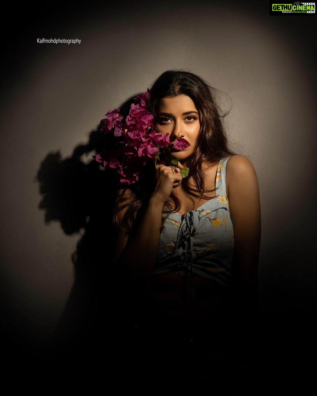 Madhuurima Instagram - @nyra_banerjee @makeupbybharti @safyanali_retouching @fzyfuzionstudio #photoshoot #photography #pictureoftheday #actress #nyrabanerjee #studiophotography #studiosetup #kaifmohdphotography #fzyfuzionstudio Mumbai, Maharashtra