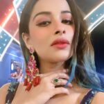 Madhuurima Instagram - Enjoying the December vibes , ready to welcome the new year with #goodvibes & #positivity ................................. earrings &choker by @shop_in_vogue love my new jewels 😍😍 #fashion #jewellery #earings #choker #gems #beauty #fun #fashion #style #love #bollywood #nyrabanerjee #explore #explorepage #exploremore #december #festivevibes #xmas #newyear Inorbit Mall Malad