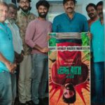 Mahendran Instagram – Thank you so much @actorvijaysethupathi na for launching my movie’s First-Look #Karaa 🐊 Means a lot ✨

@sahiba_bhasin @producerrajesh
@directoravatar @williamslloyid.williams @editor_greyson @achu_rajamani
@nithish_sriram_pro @shynumash