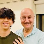 Mahima Chaudhry Instagram - All smiles when ur around @anupampkher . You carry joy with u .Thanku for the time spent .,the gyan to the kids which Made such an impact . Lots of love