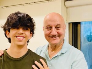 Mahima Chaudhry Instagram - All smiles when ur around @anupampkher . You carry joy with u .Thanku for the  time spent .,the gyan to the kids which Made such an impact . Lots of love