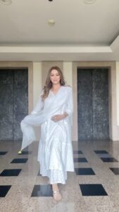 Mahima Chaudhry Instagram - Love bollywood music, indian wear, white ...romance ❤️