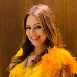 Mahima Chaudhry Instagram – Smile… 😬#smile#sunshine #love #instadaily #instagood #instalikes @pkpfashion #fashion #style #colour