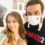 Mahima Chaudhry Instagram – Those eyes are a give away @iambobbydeol . I missed my chance to work with bobby on #kareeb what beautiful songs and ace director Vidoo vinod chopra .. we were all set to act together in kareeb & that would have been my debut film.. but sometimes life dosent go as planned .. it was rescheduled.. and dates pushed… in the mean while I got Pardes which Mr subhash ghai was starting right away.at that time if I took up Pardes I HAD to give up Kareeb .that was the choice I was given.with a very heavy heart I gave up on Kareeb n began work on Pardes. I wish I was allowed to keep both mr vinod chopra was the nicest human, outstanding coach,director, teacher .. how I wish I could have worked on his film. Still hoping I get to work with u bobby and THE mr chopra , my first guru,who fondly called me goggly.. As at the time the general mindset was “ models can’t act, they r wooden”. I was a model but MR chopra was certain under his guidance .. I wouldn’t be wooden. So people expect a wooden faced model n get a fine performance 🤣….a goggly!!!!!!