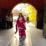 Mahima Chaudhry Instagram – Mehandi in Kolkata @gopivaiddesigns @duttsanjay #filmkurushetra#bollywood #mehandi #indianwedding #weddingdress @eyecatchers_salon