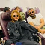 Mahima Chaudhry Instagram - Up in the air ...... super fit @suniel.shetty ...flexing his muscles forcing me to hide mine(🙈🥴) 😁