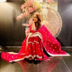 Mahima Chaudhry Instagram – Red is still the colour of the month @gopivaiddesigns #valintinesday #photooftheday #instadaily #instagram #indianwedding #indianwear #fashion #style #indian #wedding #mehndi #loveyourself