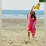 Mahima Chaudhry Instagram – HAPPY MAKAR SAKRANTI !Go fly a kite🤣 … have lots of til & gur laddo ..wish u all a great year ahead.I want a colourful one🤪😜…. ❤️🥳🥰#makarsankranti #kiteflying #india #indianfestival #beachwear #goa #beachlife