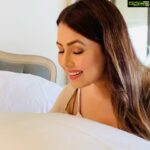 Mahima Chaudhry Instagram - Please swipe till the end to see the show stealer .... 🥰 Also Please notice I was multitasking .... helping with lighting my own face. And while we are on the topic of lighting there is one star who CAN light up her own face as good as a camera person - REKHA ji . Yes she does her own makeup, styling and can do her own lighting .she is the warmest , nicest and Multi talented person .👌 I worked on 3 films with mam- Dil hai tumhara kudiyoy ka hai zamana and Lajja baby#star#babyphotography #babyphotoshoot #babymodel