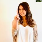 Mahima Chaudhry Instagram - Wondering 🙄what I’m doing ...👆swipe to see the results#shootfromhome #ad #bollywood#baby #babystuff #babyhealth