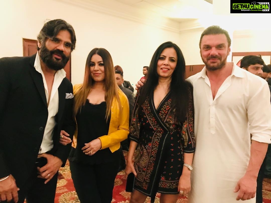 Mahima Chaudhry Instagram - Happy bday ash .. #throwback when celebrations meant huge bashes n being surrounded by all your friends... hope u njoy ur first #lockdownbirthday with us! #bday#family#joy#smile#love#mumbaiunderlockdown